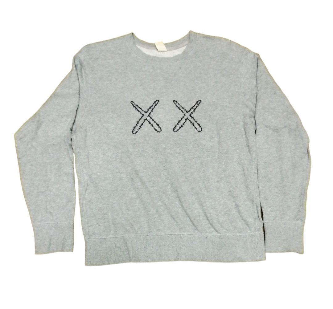 Kaws x 2024 uniqlo sweater