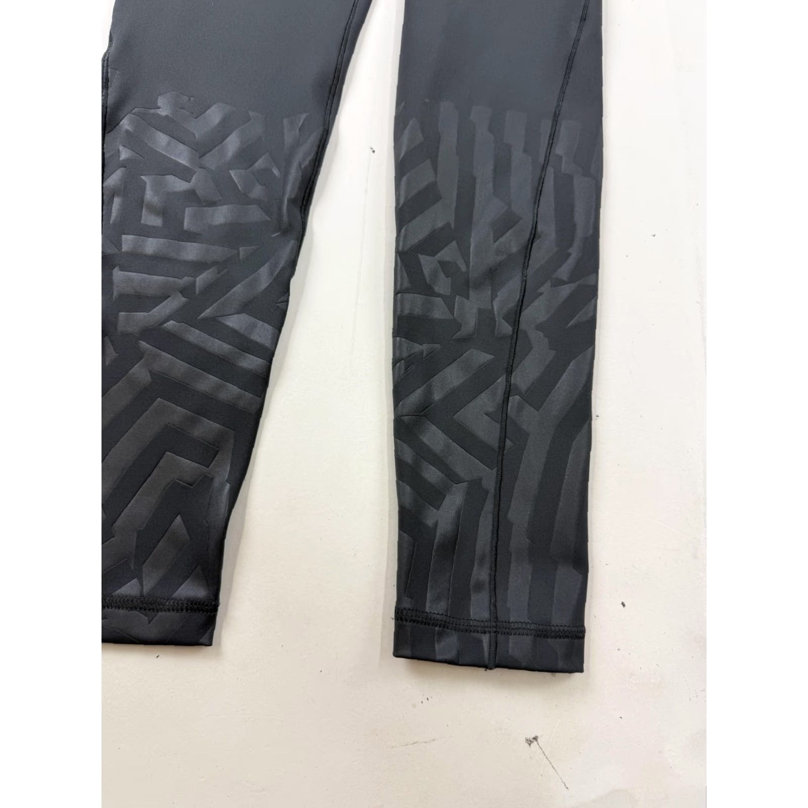 Adidas Adidas Leggings Womens XS Black Climalite Geometric Print Ankle Yoga Running Size 26" / US 2 / IT 38 - 2 Thumbnail