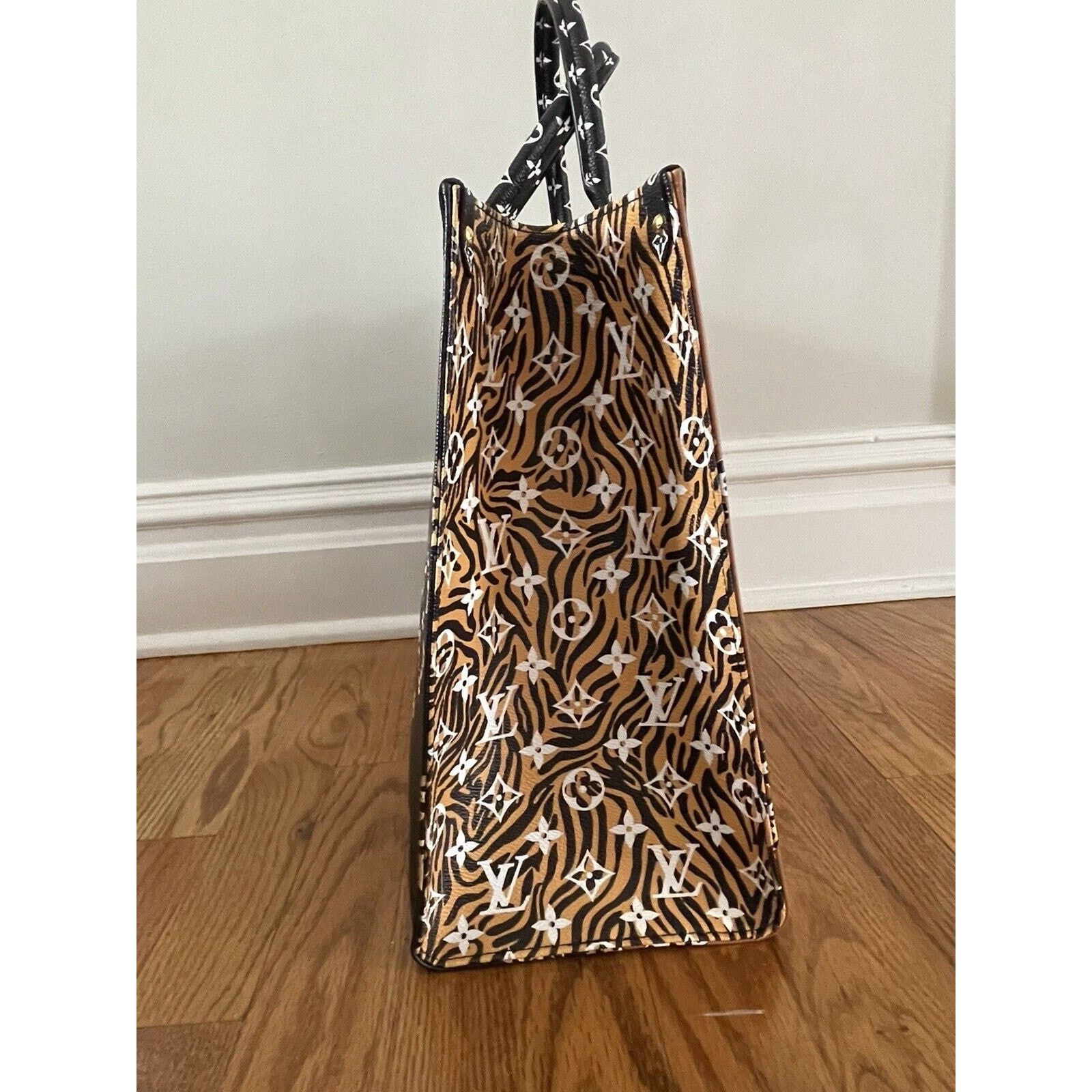 Louis Vuitton OnTheGo Fabric Interior Jungle Monogram Giant Tote GM Size ONE SIZE - 5 Thumbnail