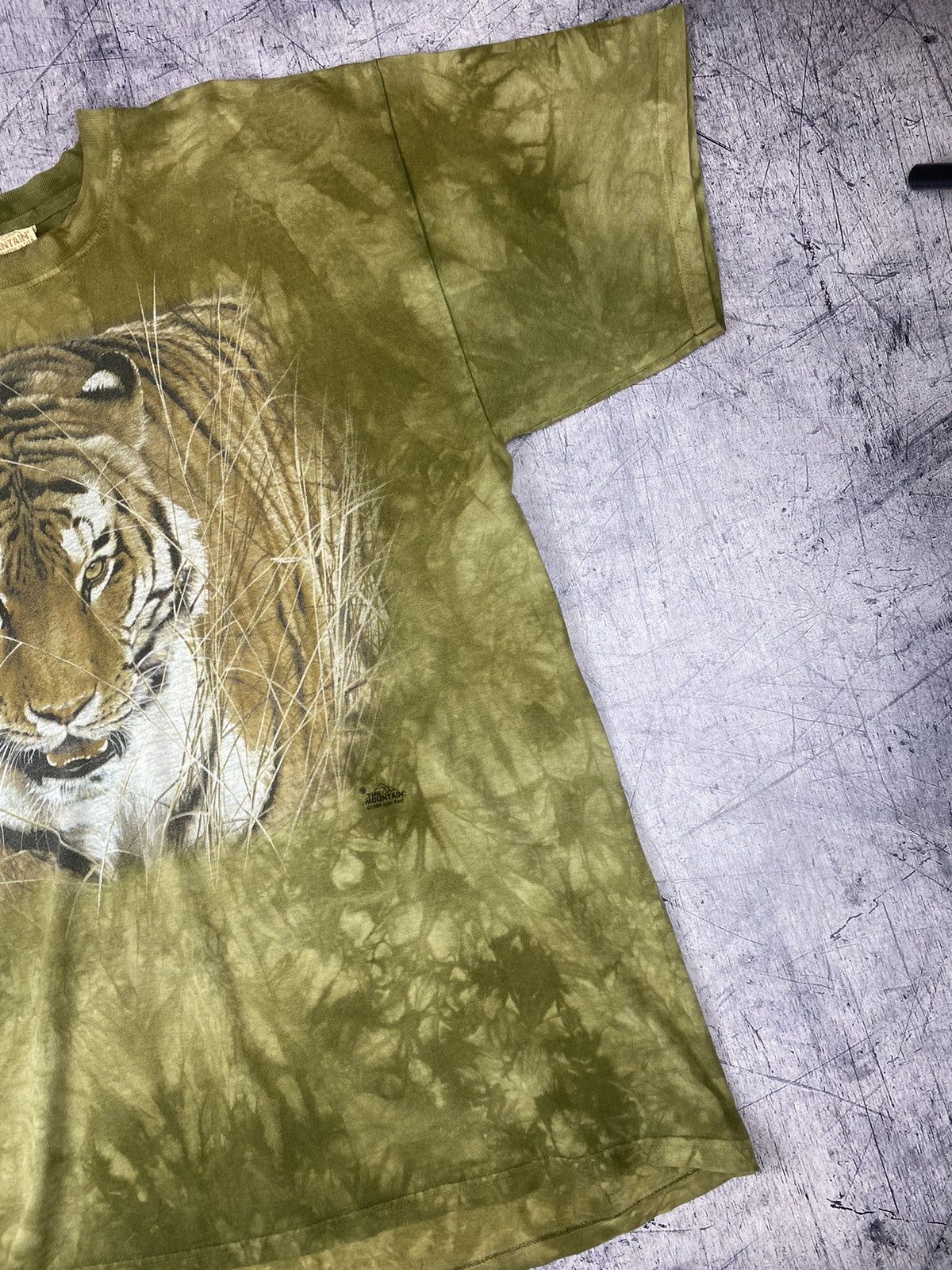Designer × The Mountain Vintage 90s The Mountain Tiger Print Tee Size US XL / EU 56 / 4 - 4 Thumbnail