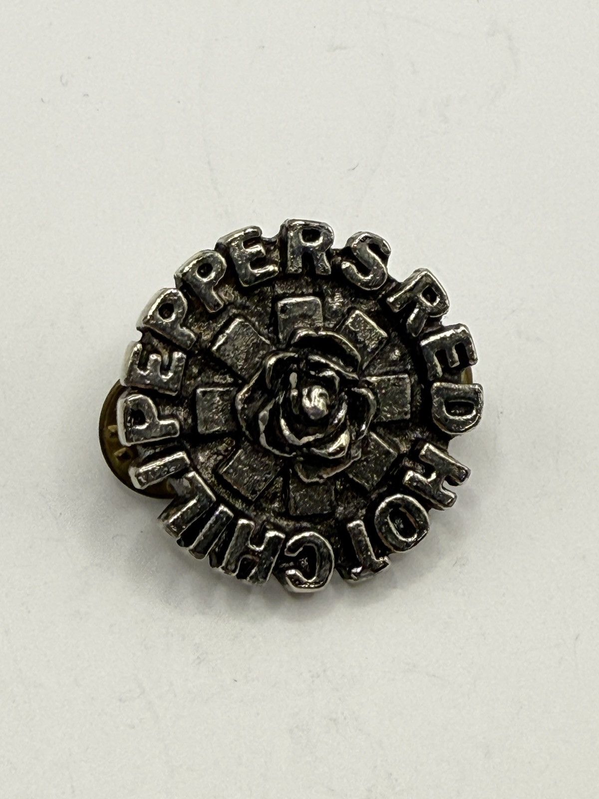 Seditionaries Alchemy 90s “Red Hot Chili Peppers” pin badge Size ONE SIZE - 3 Thumbnail