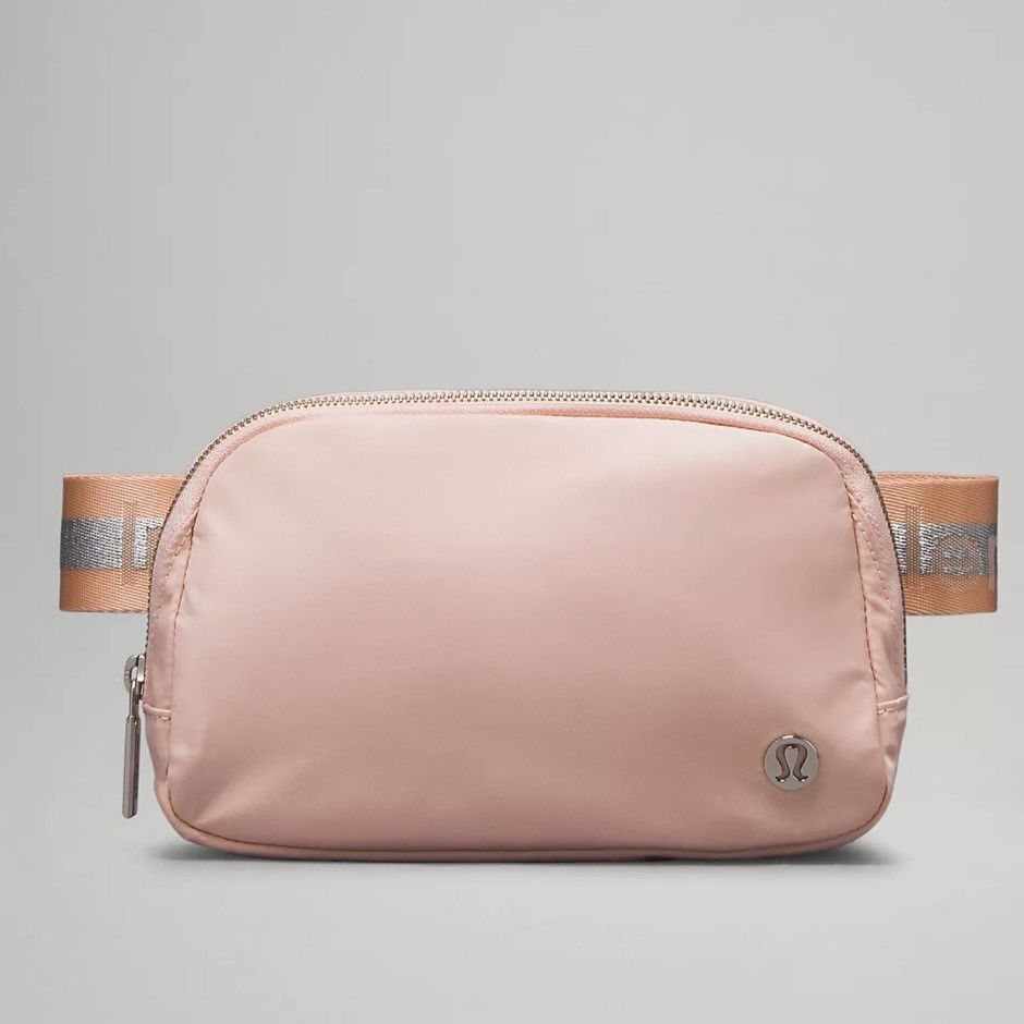 Lululemon Everywhere Belt Bag Size ONE SIZE - 1 Thumbnail