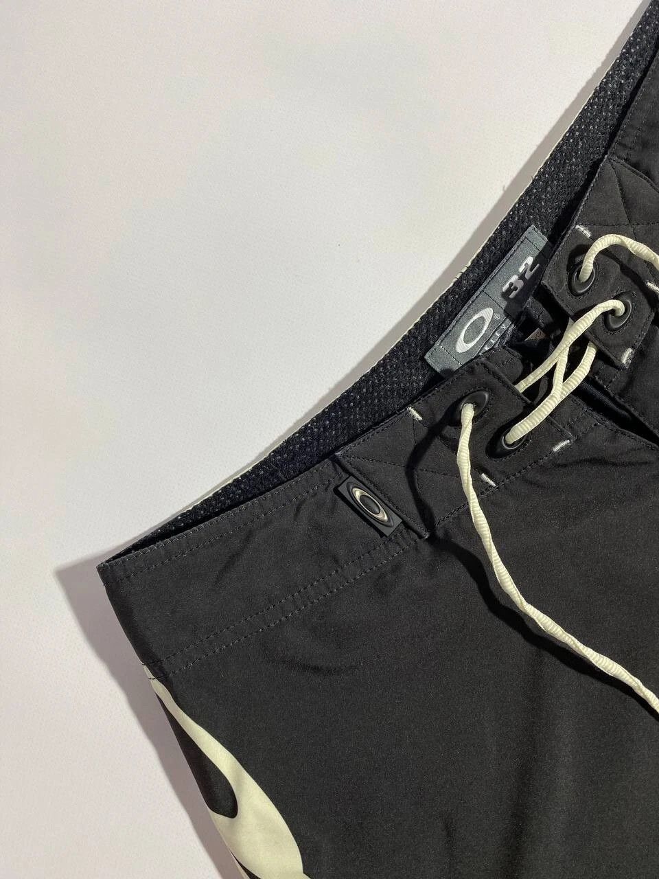 Oakley Vintage 90s Oakley shorts rare retro Y2K size 32 Size US 32 / EU 48 - 2 Thumbnail