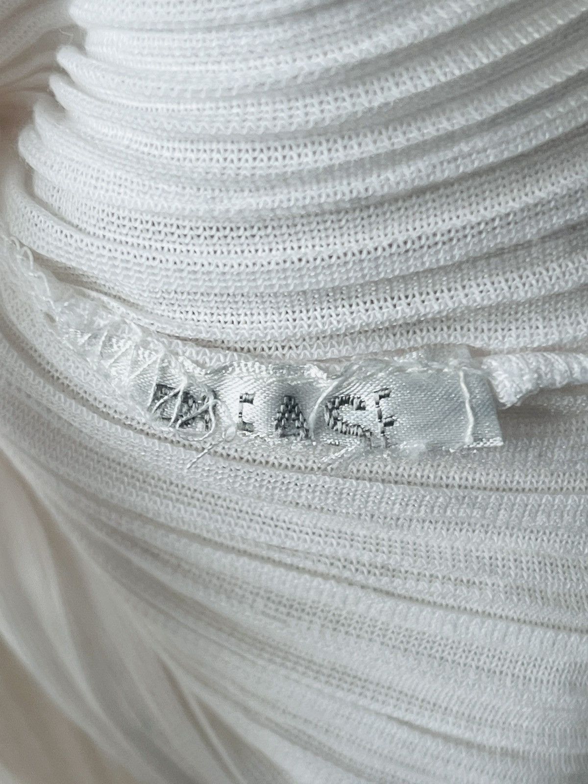 Pleats Please Issey Miyake ISSEY MIYAKE PLEATS PLEASE White Shirt Size US S / EU 44-46 / 1 - 11 Thumbnail