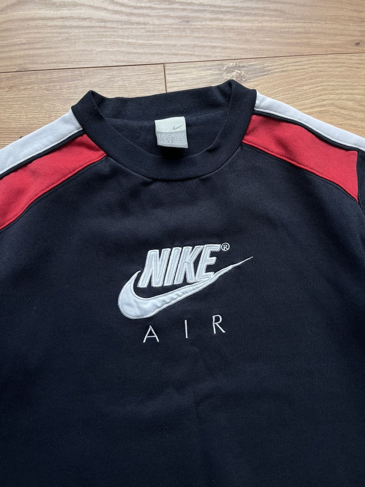 Nike 90’s NIKE AIR BIG CENTRAL SWOOSH LOGO Y2K RETRO CREWNECK Size US S / EU 44-46 / 1 - 2 Thumbnail