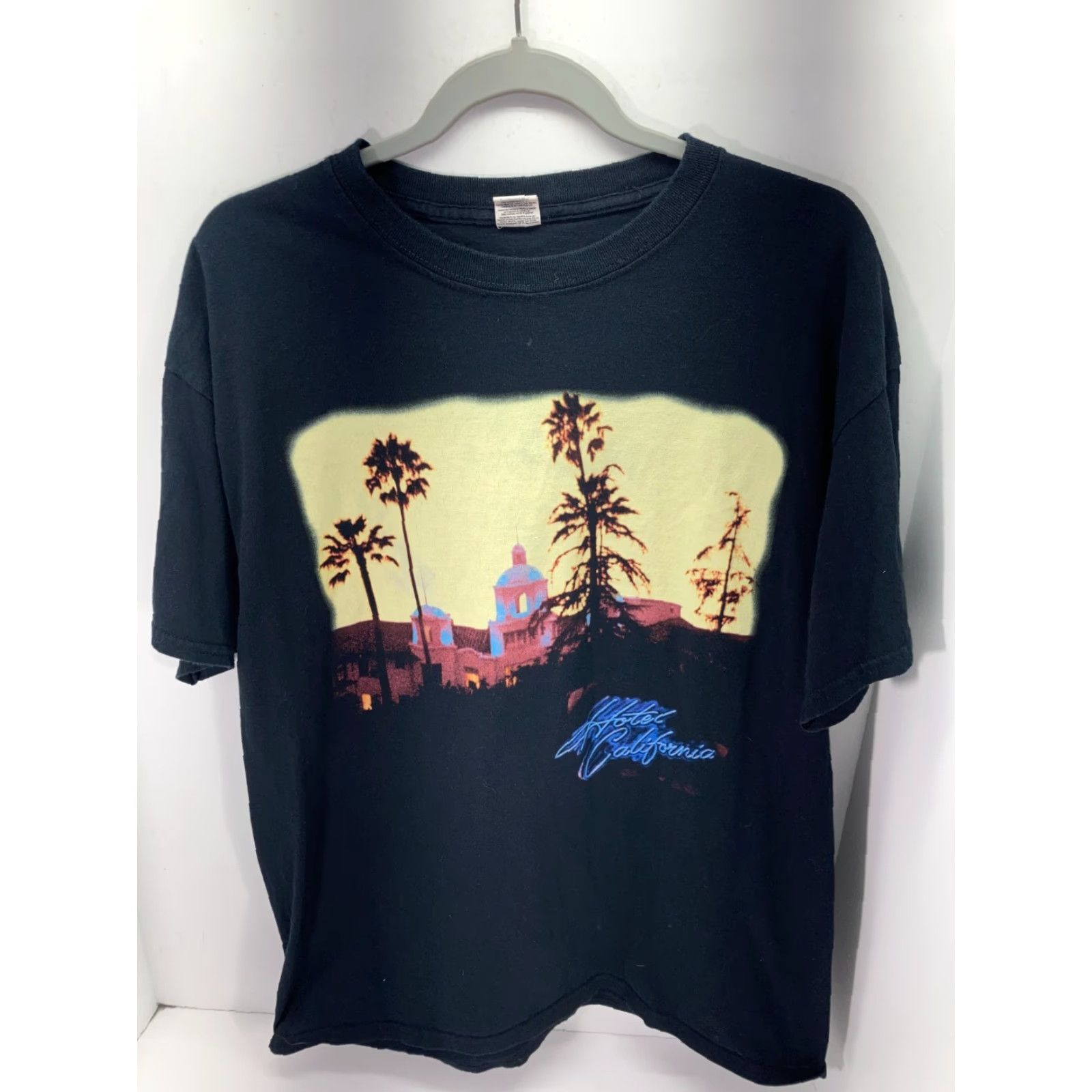 Gildan VINTAGE The Eagles Hotel California Concert T-Shirt Mens S Black Graphic Gildan Cotton Size US S / EU 44-46 / 1 - 2 Thumbnail