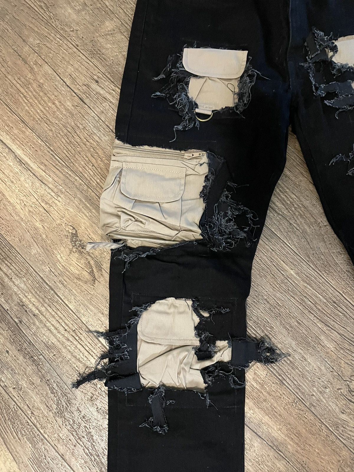 Japanese Brand Slim Fit Black Cargo Pants Rip Denim 34 Size US 34 / EU 50 - 3 Thumbnail