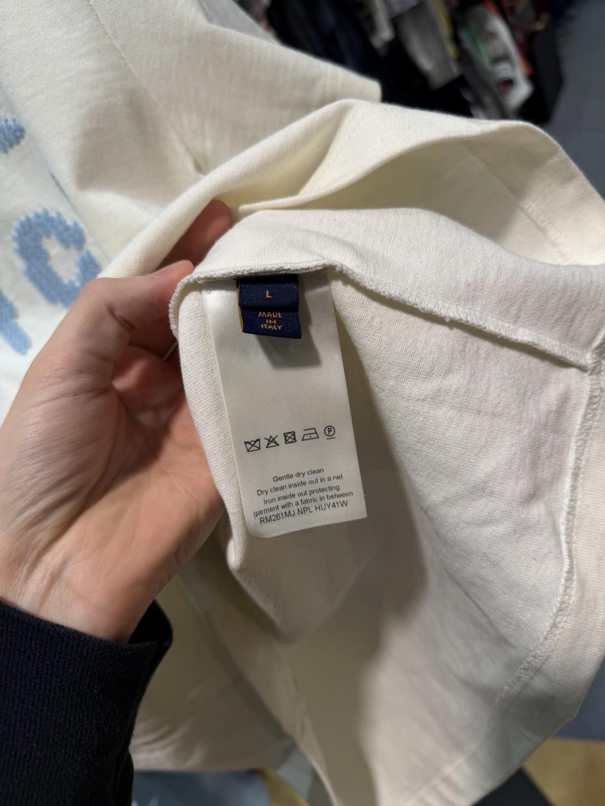 Louis Vuitton Men’s White Louis Vuitton Shirt Size Large Embroidery $1200 Size US L / EU 52-54 / 3 - 8 Thumbnail