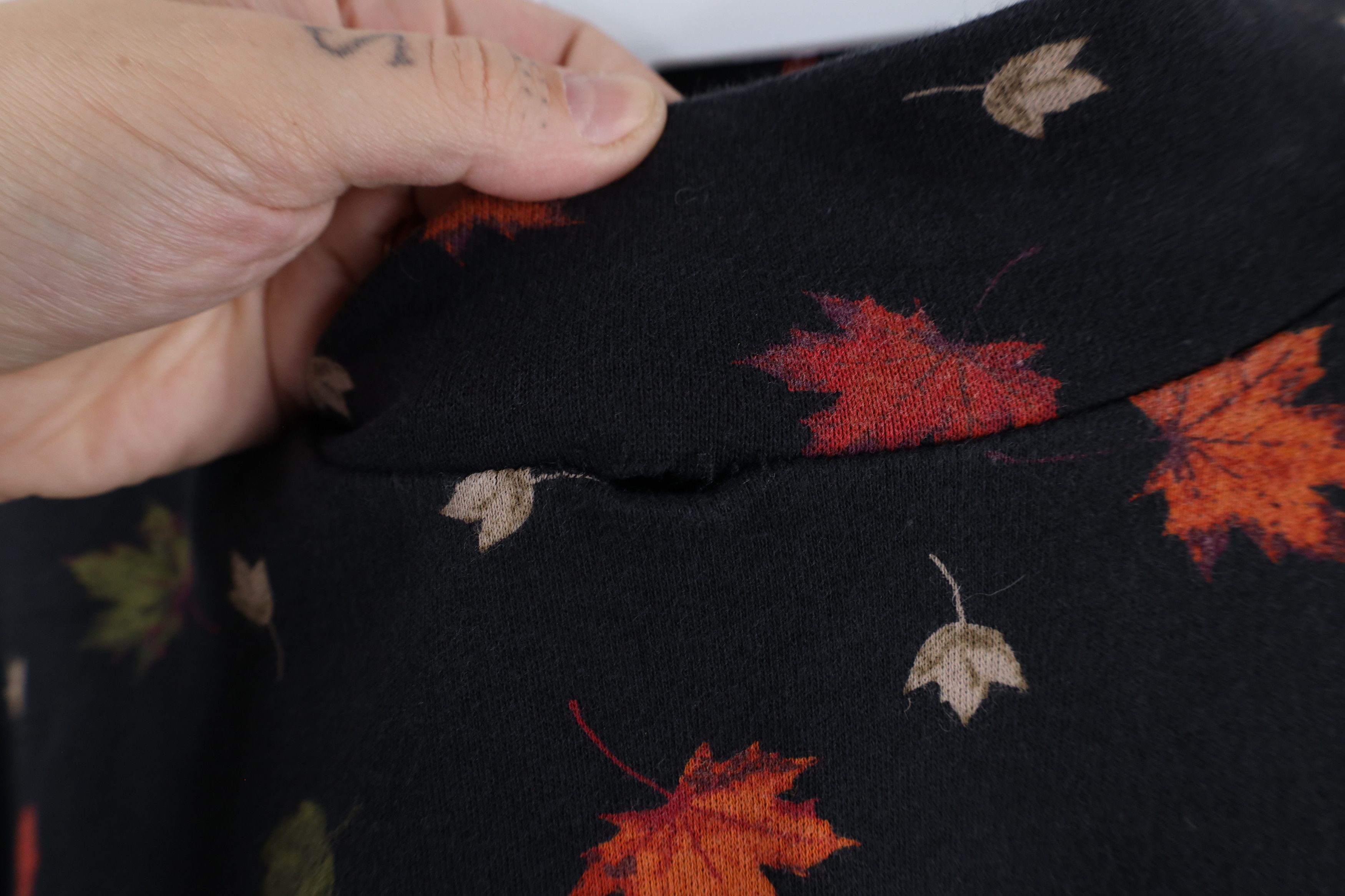 Vintage Vintage 90s Streetwear Nature Fall Leaves Mock Neck T-Shirt Size S / US 4 / IT 40 - 4 Thumbnail