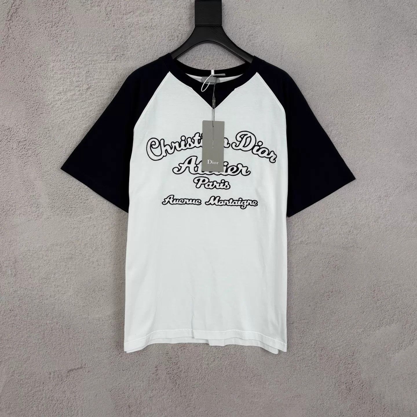 Dior DIOR b/w colorblocked embroidered logo s/s T-shirt Size US XL / EU 56 / 4 - 1 Thumbnail