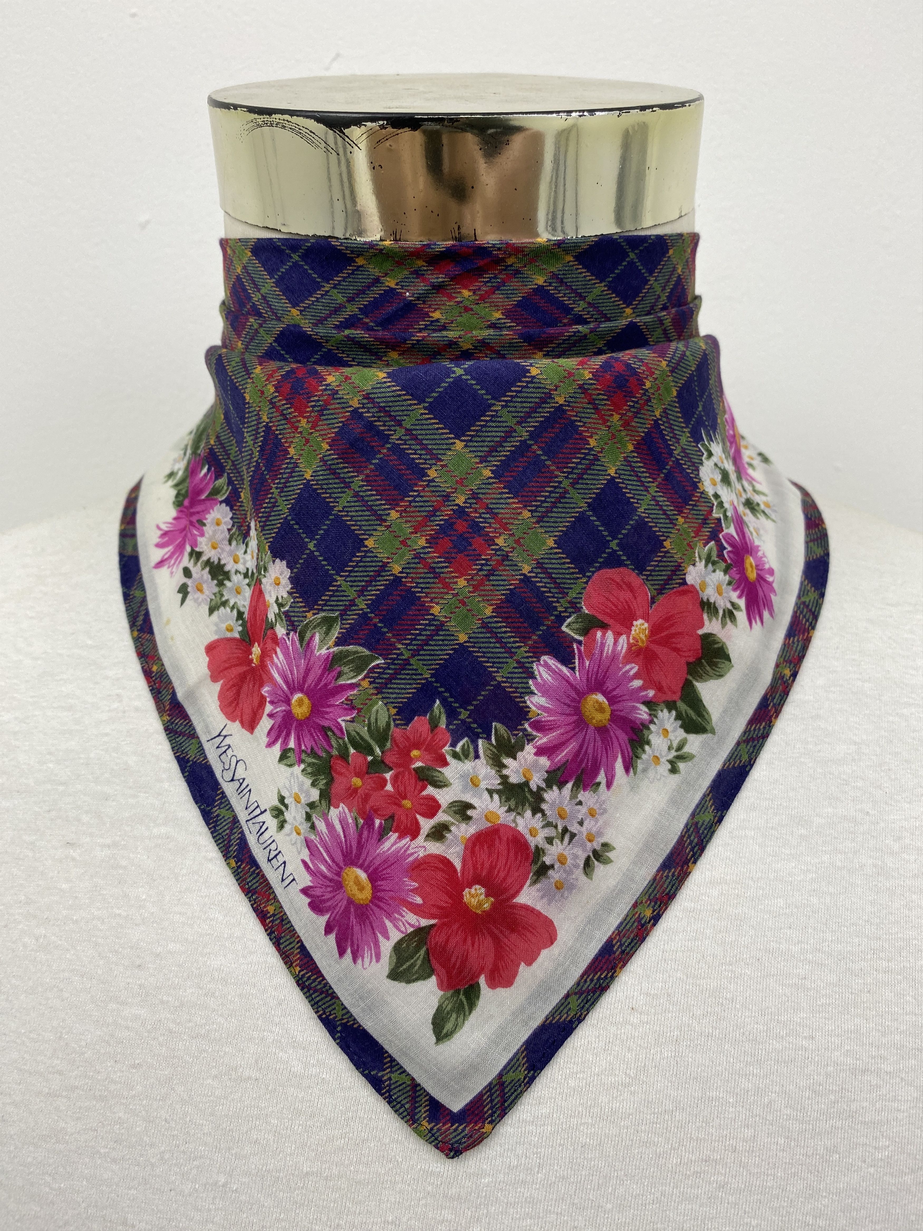 Vintage Yves Saint Laurent Handkerchief / Neckerchief HKC0563 Size ONE SIZE - 2 Thumbnail