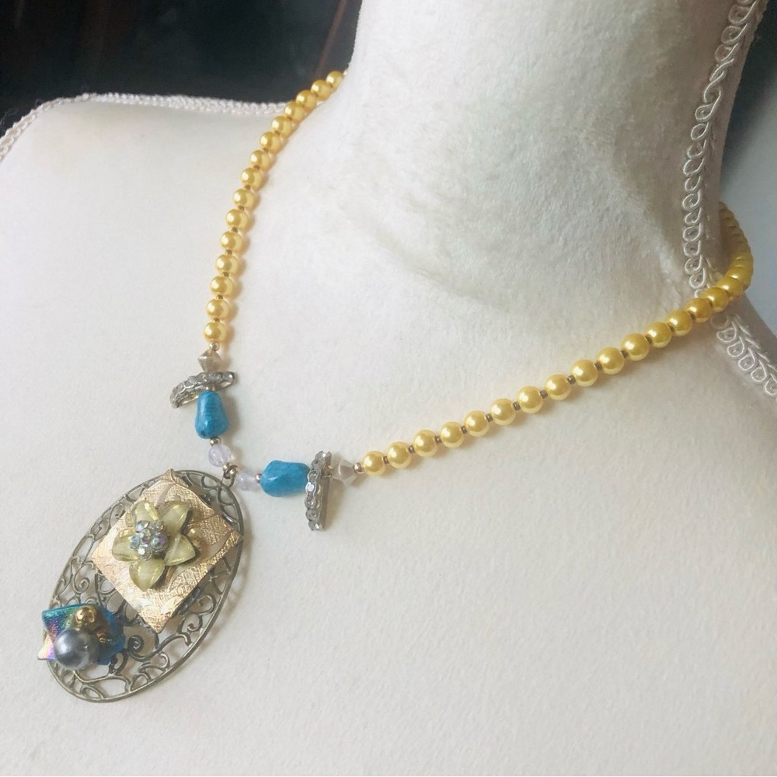 Handmade Handcrafted repurpose art glass Pearl necklace Size ONE SIZE - 4 Thumbnail