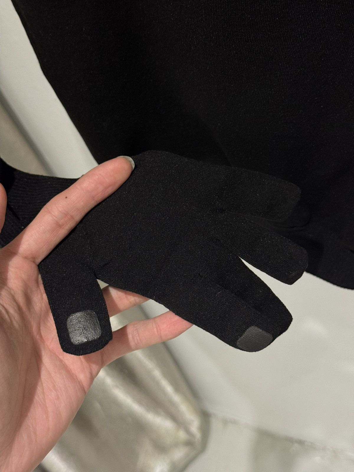 Balenciaga SS23 GLOVES TURTLENECK SWEATER Size S / US 4 / IT 40 - 6 Thumbnail