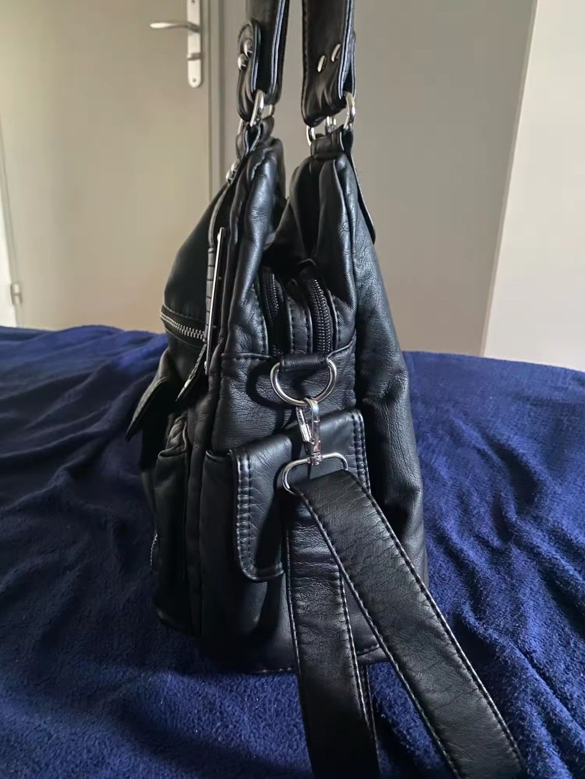 Leather Multi-Pocket Shoulder Crossbody Bag Size ONE SIZE - 8 Thumbnail