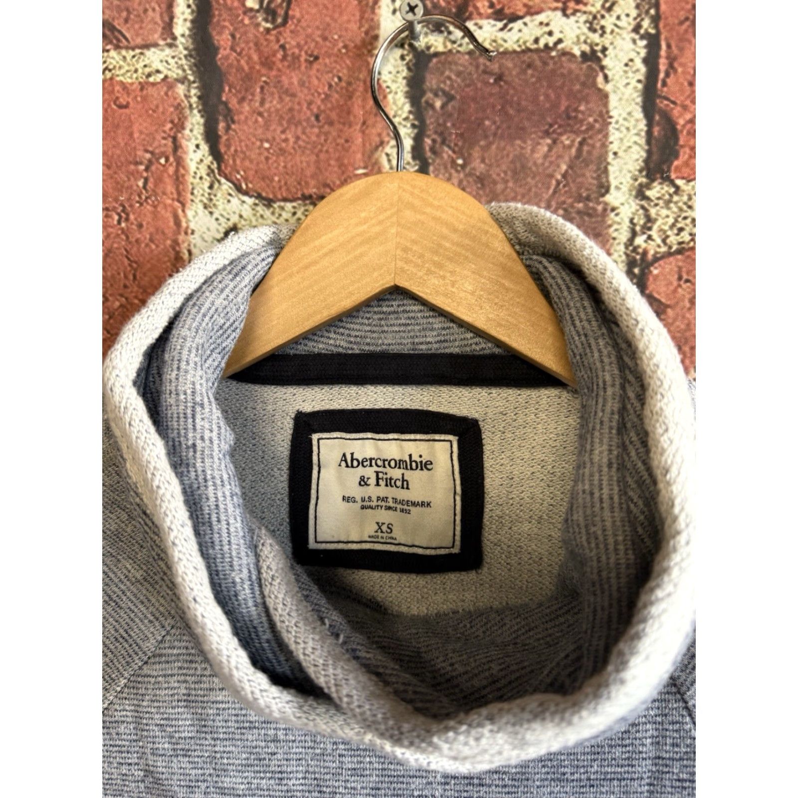 Abercrombie & Fitch Abercrombie & Fitch Womens Gray Cowl Neck Pullover Knit Sweatshirt XS - Pullover, Sweatshirt, Activewear, Knit, Gray, Cowl Neck, XS, Women Size XS / US 0-2 / IT 36-38 - 3 Thumbnail