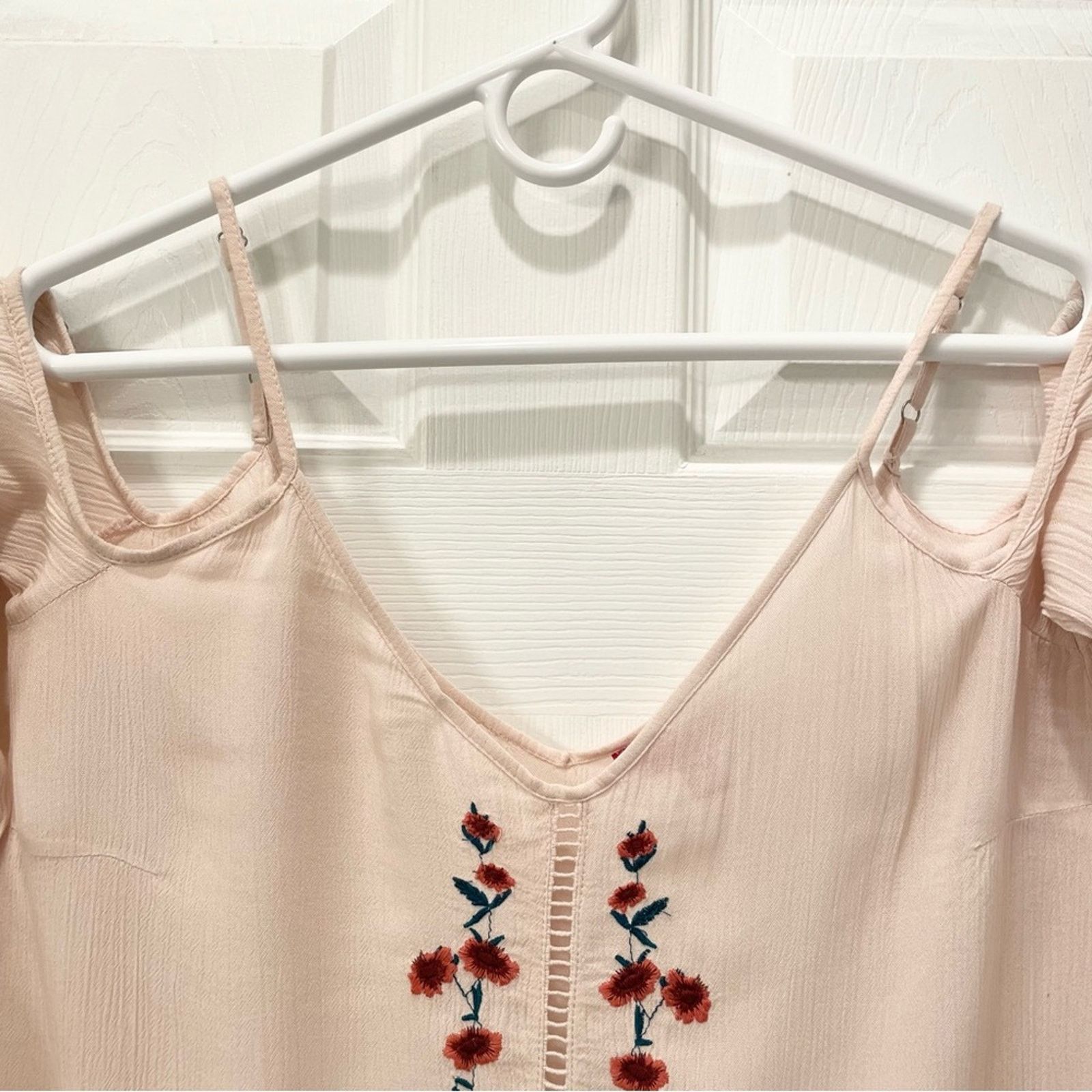 Guess Guess Cold Shoulder Embroidered Shirt XS Size XS / US 0-2 / IT 36-38 - 4 Thumbnail