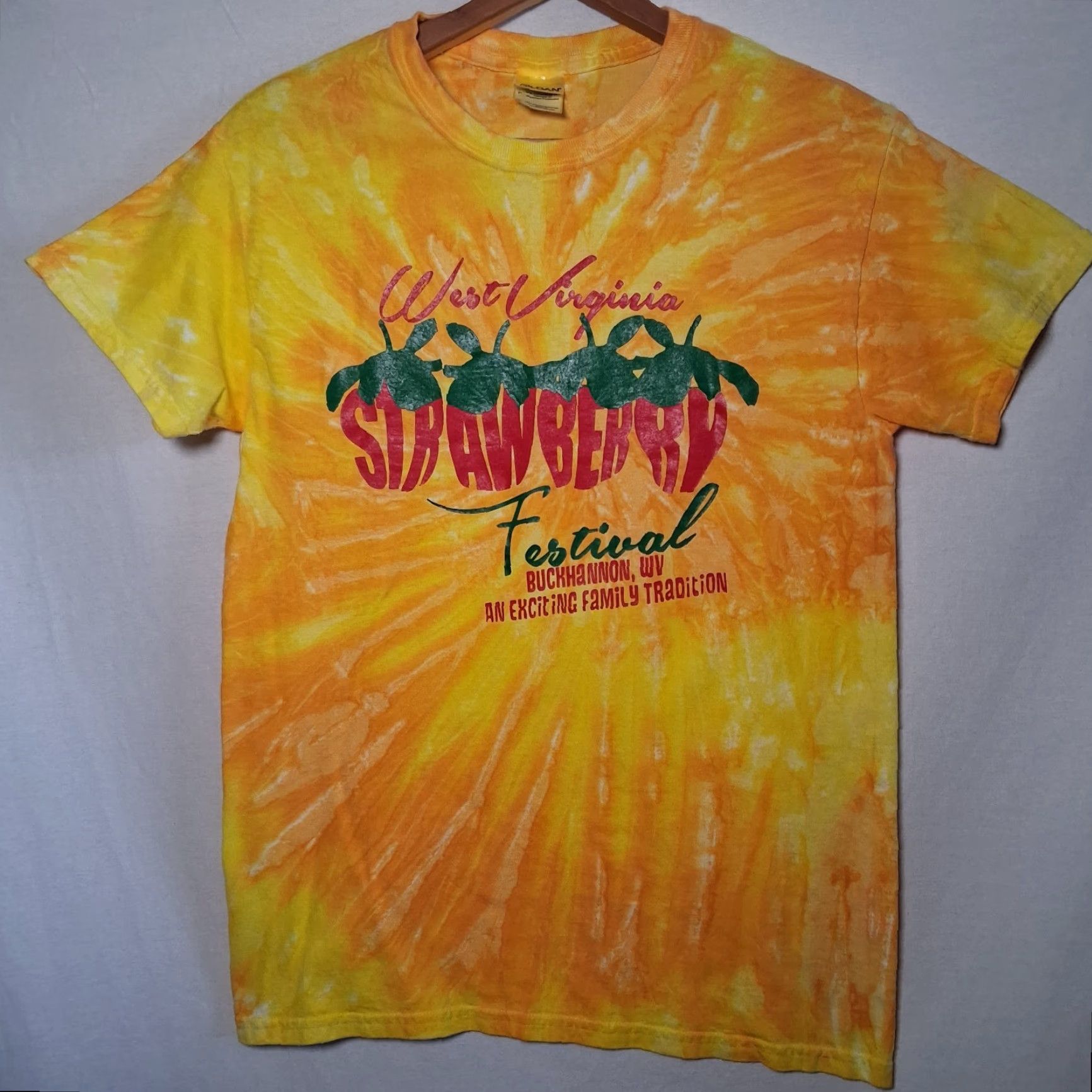 Gildan West Virginia Strawberry Festival Shirt Small Yellow Orange Tie Dye Strawberries Shirt Size US S / EU 44-46 / 1 - 3 Thumbnail