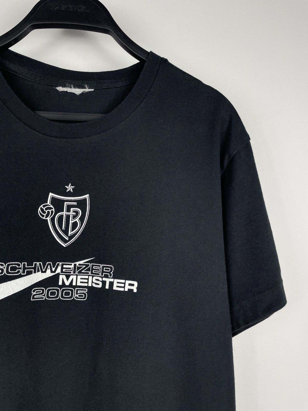 Nike × Vintage Vintage Nike FC Basel Central Logo T-Shirt Size US S / EU 44-46 / 1 - 3 Thumbnail