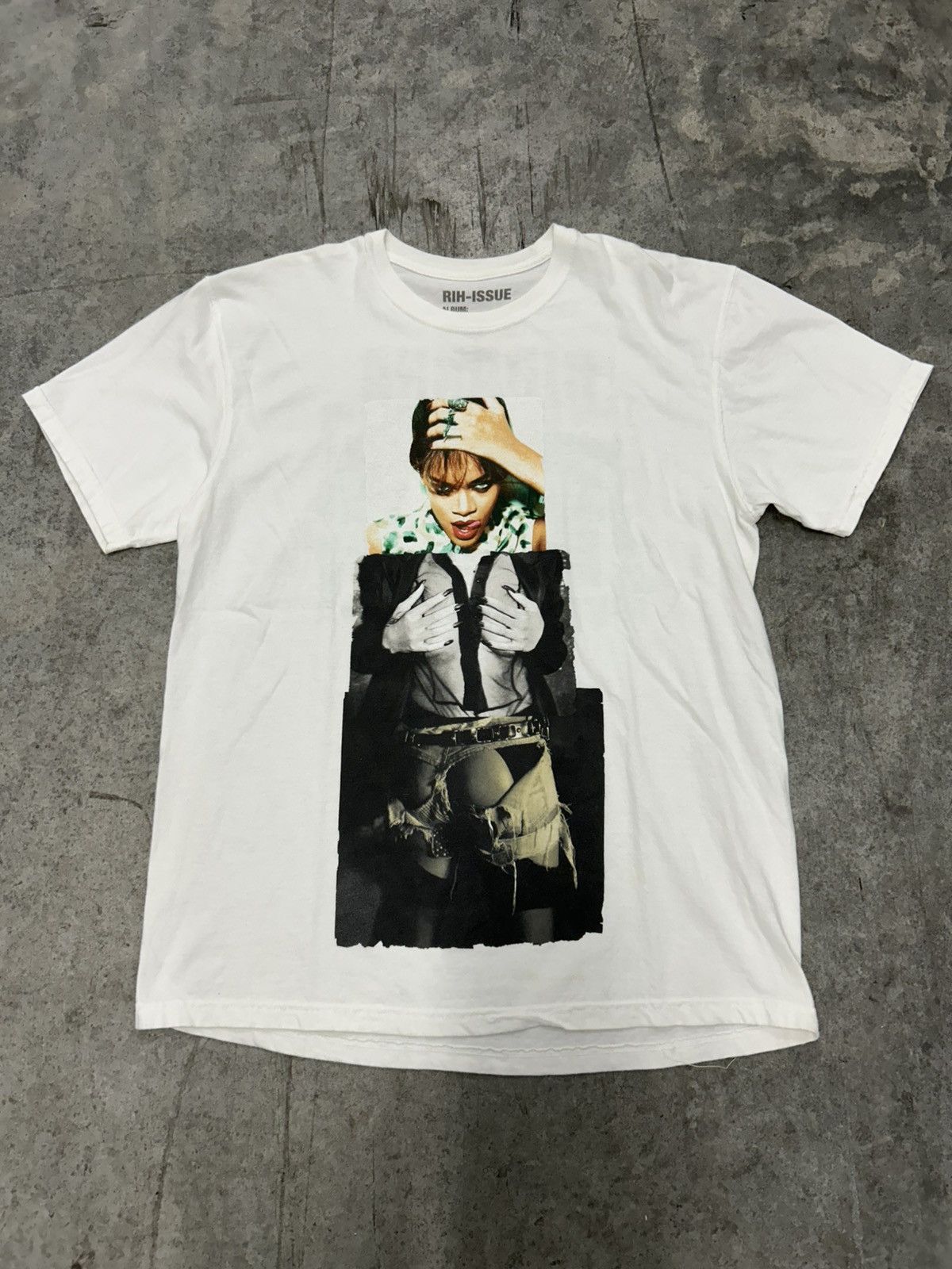 Rihanna 2011 Rihanna talk that talk album promo t shirt Size US L / EU 52-54 / 3 - 1 Thumbnail