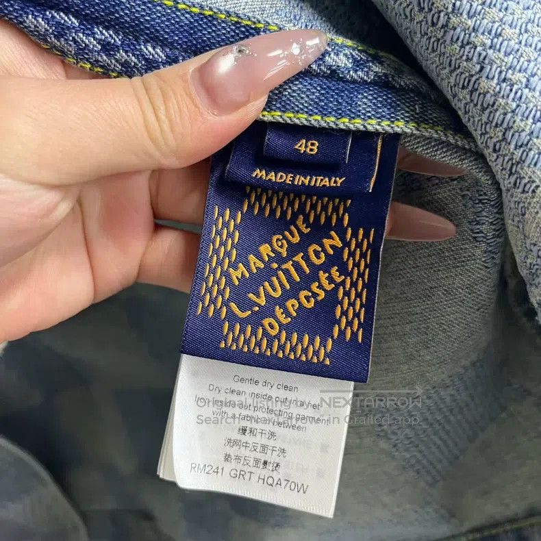 Louis Vuitton Louis Vuitton Blue plaid full-print crew neck single-breas Size US M / EU 48-50 / 2 - 3 Thumbnail