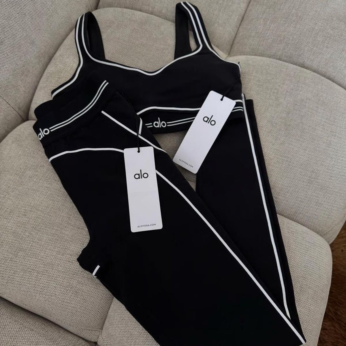 Alo Yoga Alo Yoga black & white set Size 28" / US 6 / IT 42 - 2 Thumbnail