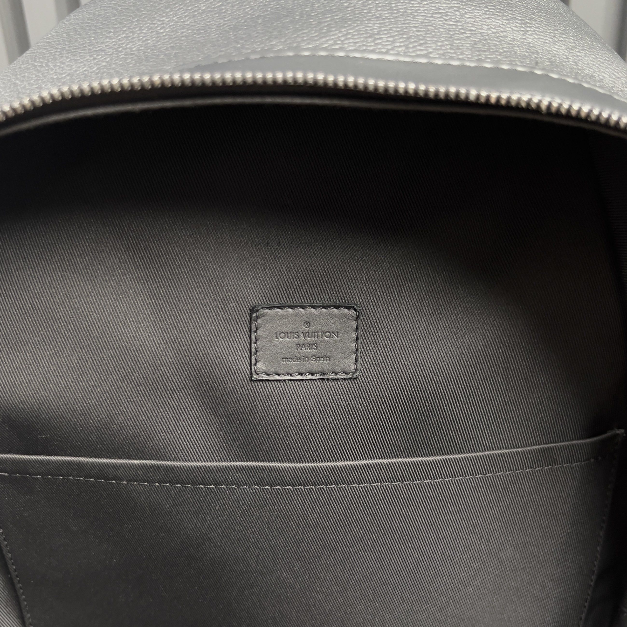 Louis Vuitton Louis Vuitton Aerogram Takeoff Backpack Grain Leather Size ONE SIZE - 14 Thumbnail