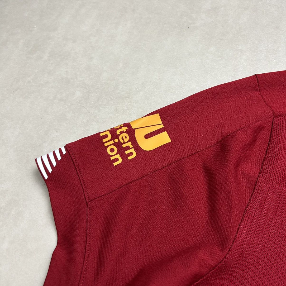 New Balance New Balance Liverpool FC 2019/20 Home Kit Jersey ORIGI 23 Size US S / EU 44-46 / 1 - 8 Thumbnail