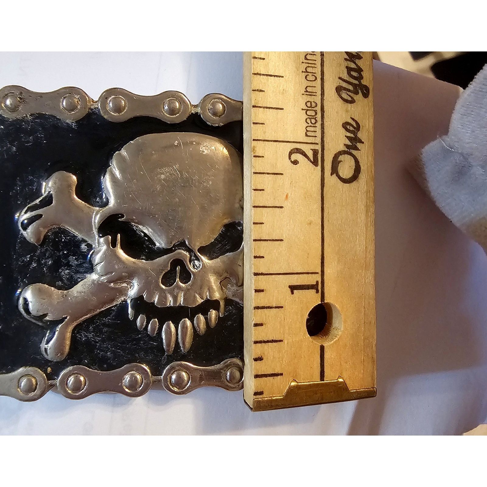 The Unbranded Brand Vtg Skull Crossbones Buckle Metal Enamel Motorcycle Chains Size ONE SIZE - 4 Thumbnail