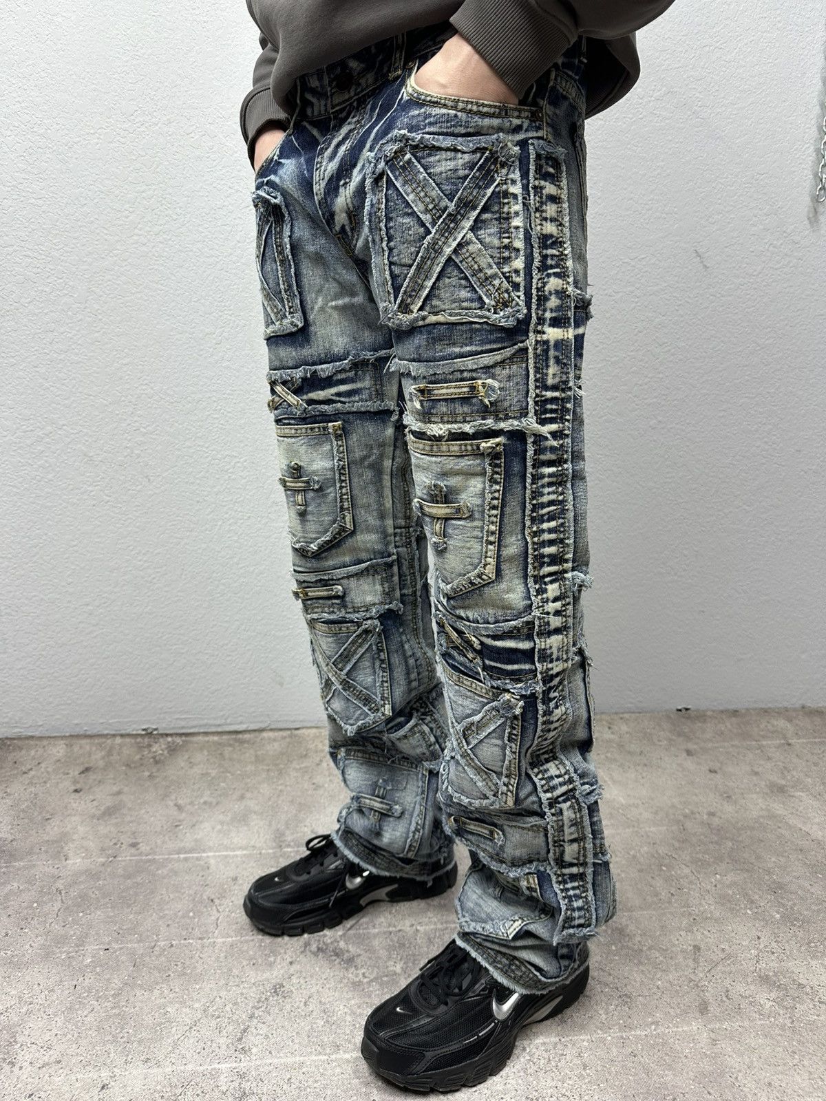 Japanese Brand Vintage Junya Watanabe Style Multi Pocket Cargo Jeans Pants Size US 32 / EU 48 - 4 Thumbnail