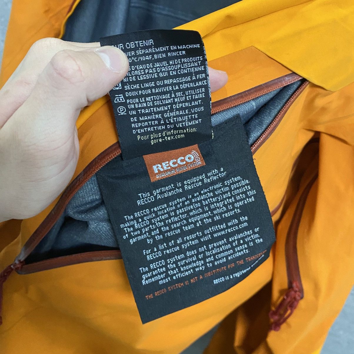 Arc'teryx Men's Arcteryx Beta Gore-Tex Jacket Recco Gorpcore Size US L / EU 52-54 / 3 - 24 Thumbnail