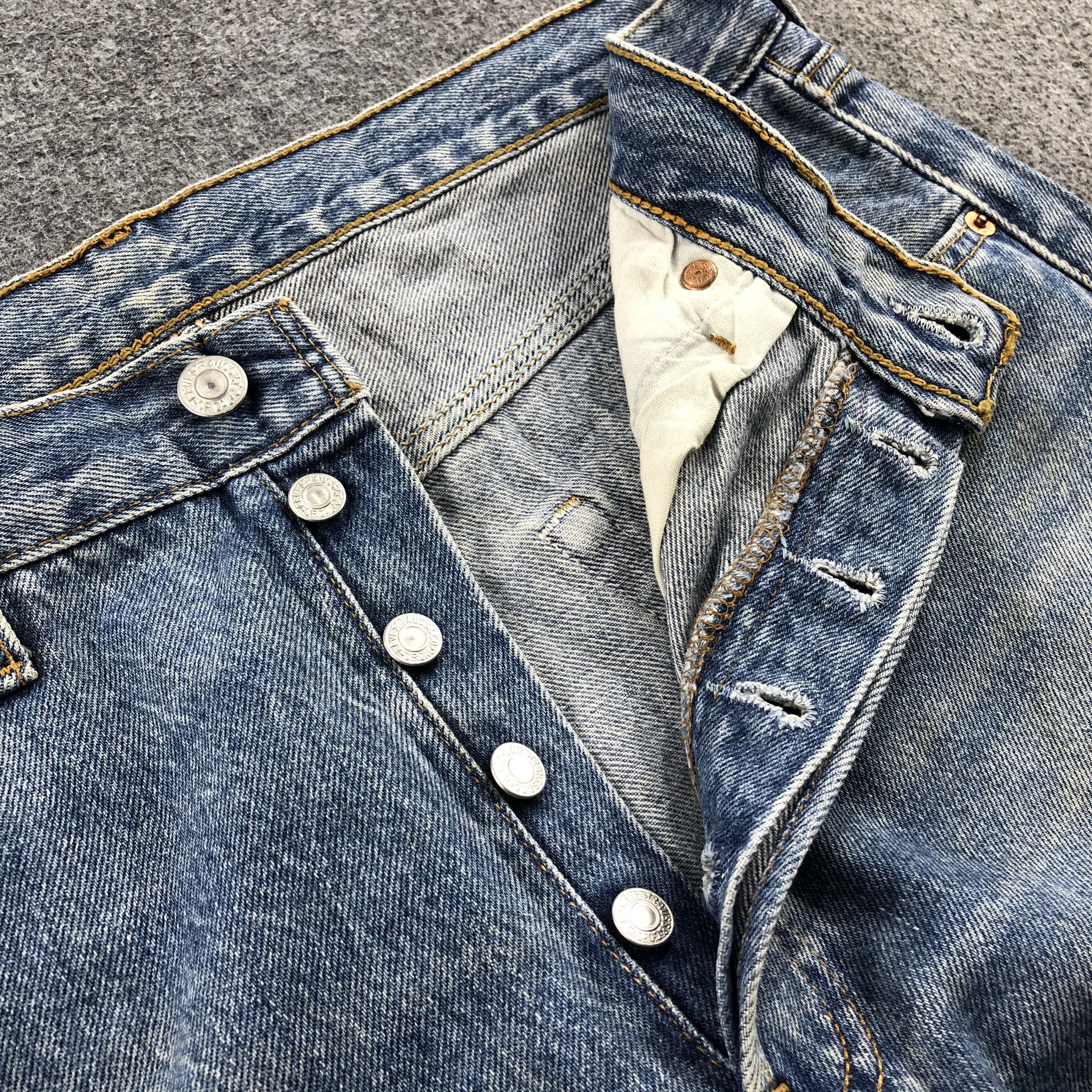 Levi's Vintage 90s Dirty Light Wash Levis 501 Jeans-JM926 Size US 31 - 8 Thumbnail