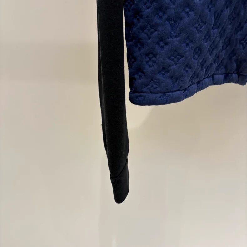 Louis Vuitton Louis Vuitton Three-color embossed full-printed logo hoode Size S / US 4 / IT 40 - 4 Thumbnail