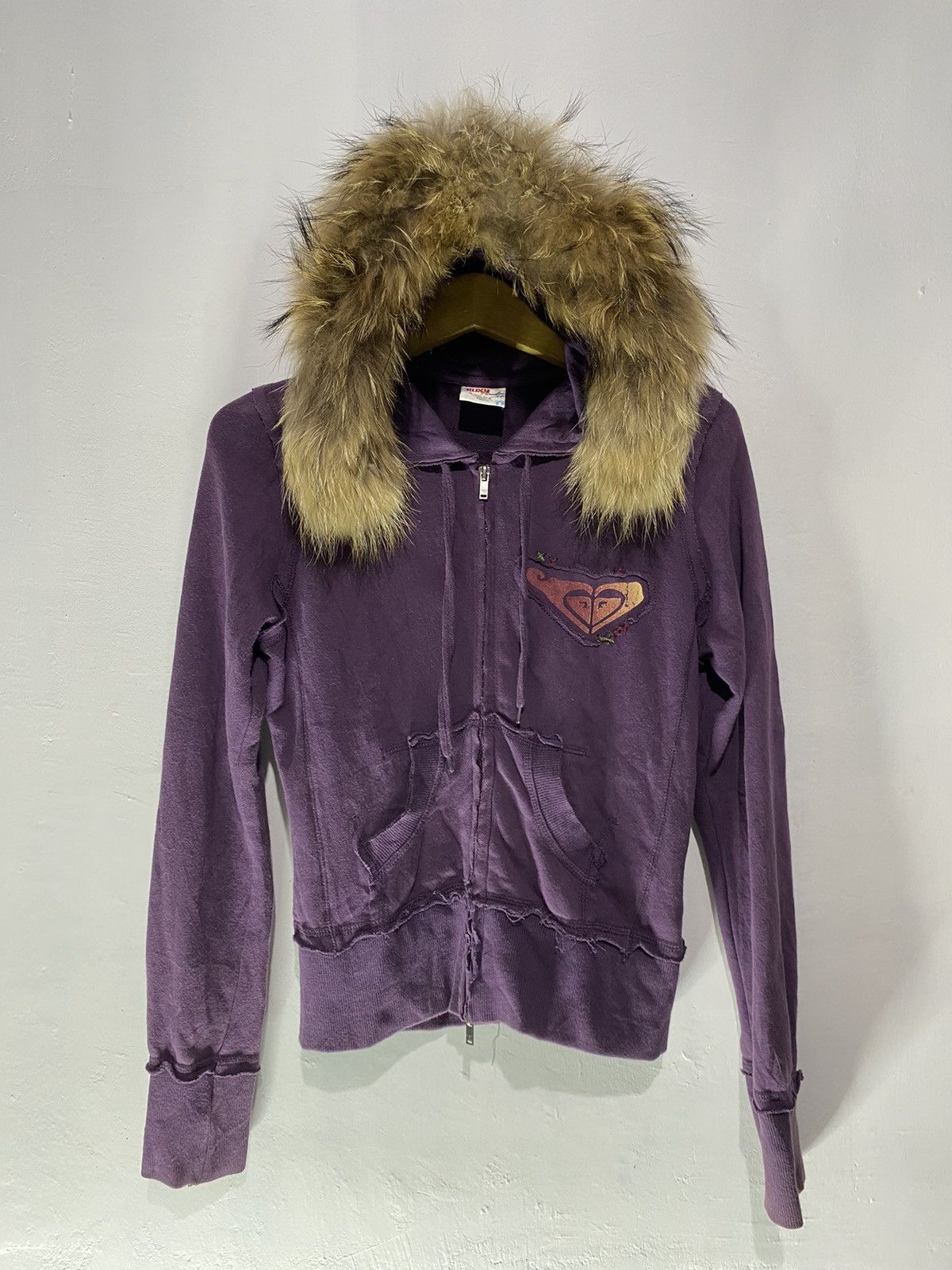 Le Grande Bleu (L.G.B.) Vintage roxy faux fur distressed hoodie Size US S / EU 44-46 / 1 - 1 Thumbnail