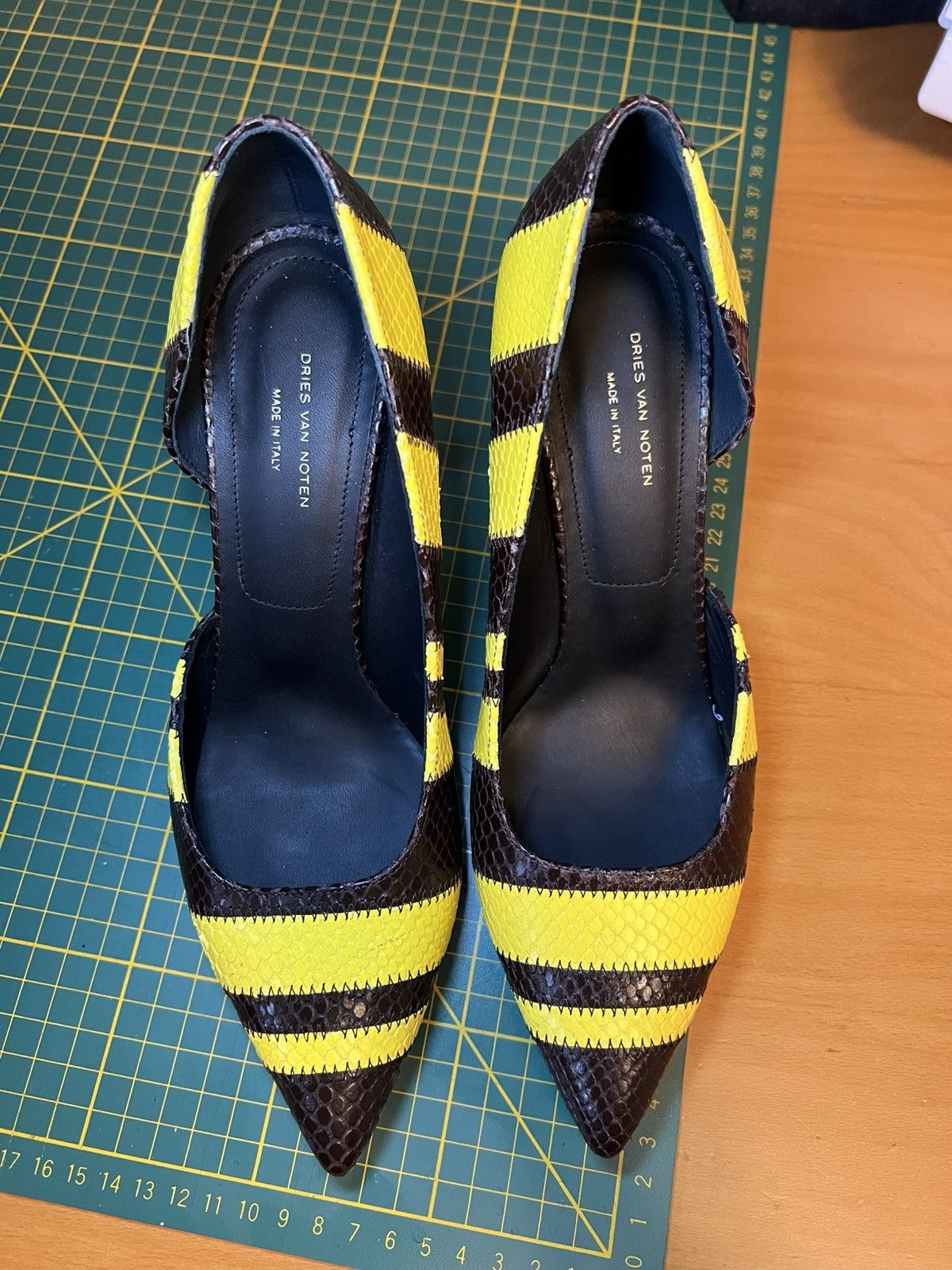 Dries Van Noten Dries Van Noten leather snakeskin scales high heel pumps Size US 7.5 / IT 37.5 - 22 Thumbnail