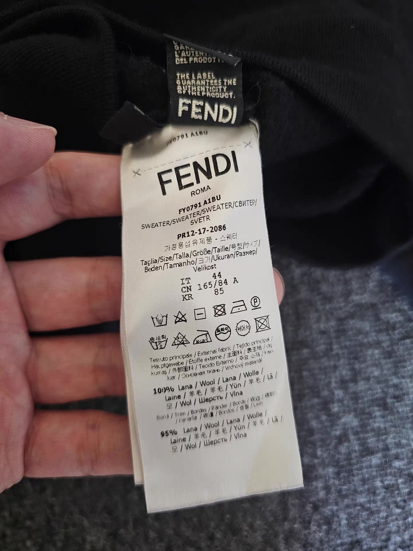 Fendi Fendi Women's Wool Sweater. Q4 Size S / US 4 / IT 40 - 6 Thumbnail