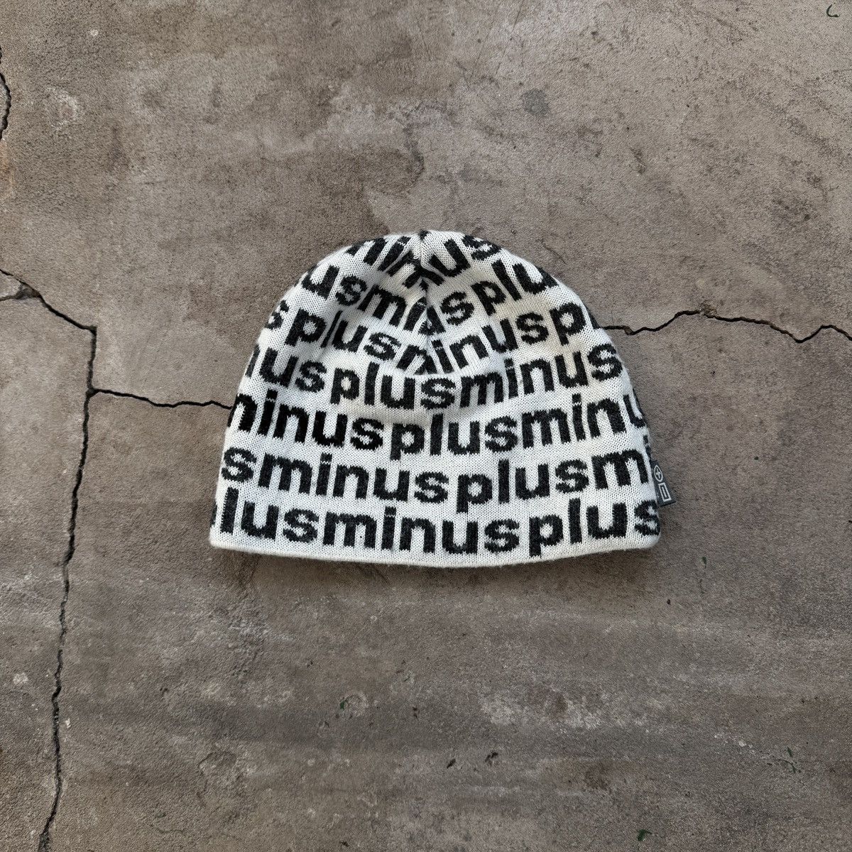 Vintage 00's PlusMinus Beanie Hat Y2k Size ONE SIZE - 1 Thumbnail