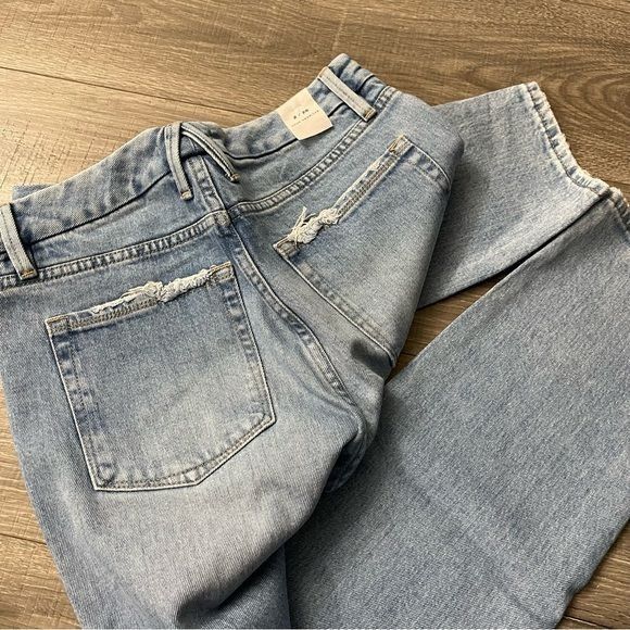 Good American NWT Good American The Weekender Jeans Light Wash Straight Sz Size 26" / US 2 / IT 38 - 3 Thumbnail