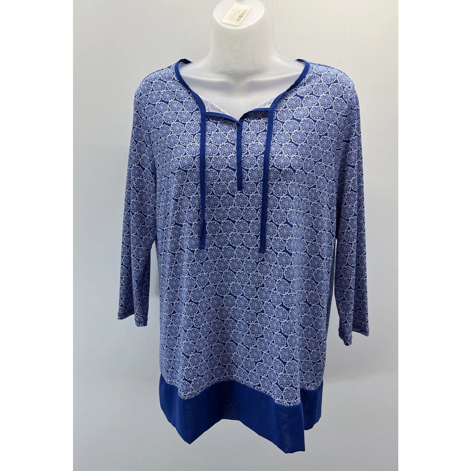 Chicos Chicos Blue Medallion Bristol Split Neck Tunic Top Size 0 S Size S / US 4 / IT 40 - 1 Thumbnail