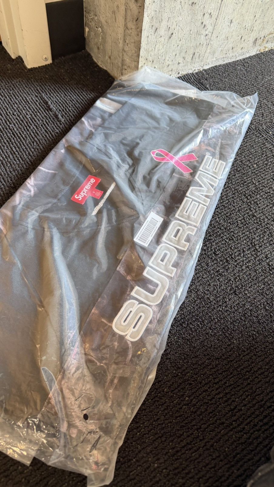 Supreme Supreme breast cancer awareness football jersey (black) S Size US S / EU 44-46 / 1 - 3 Thumbnail