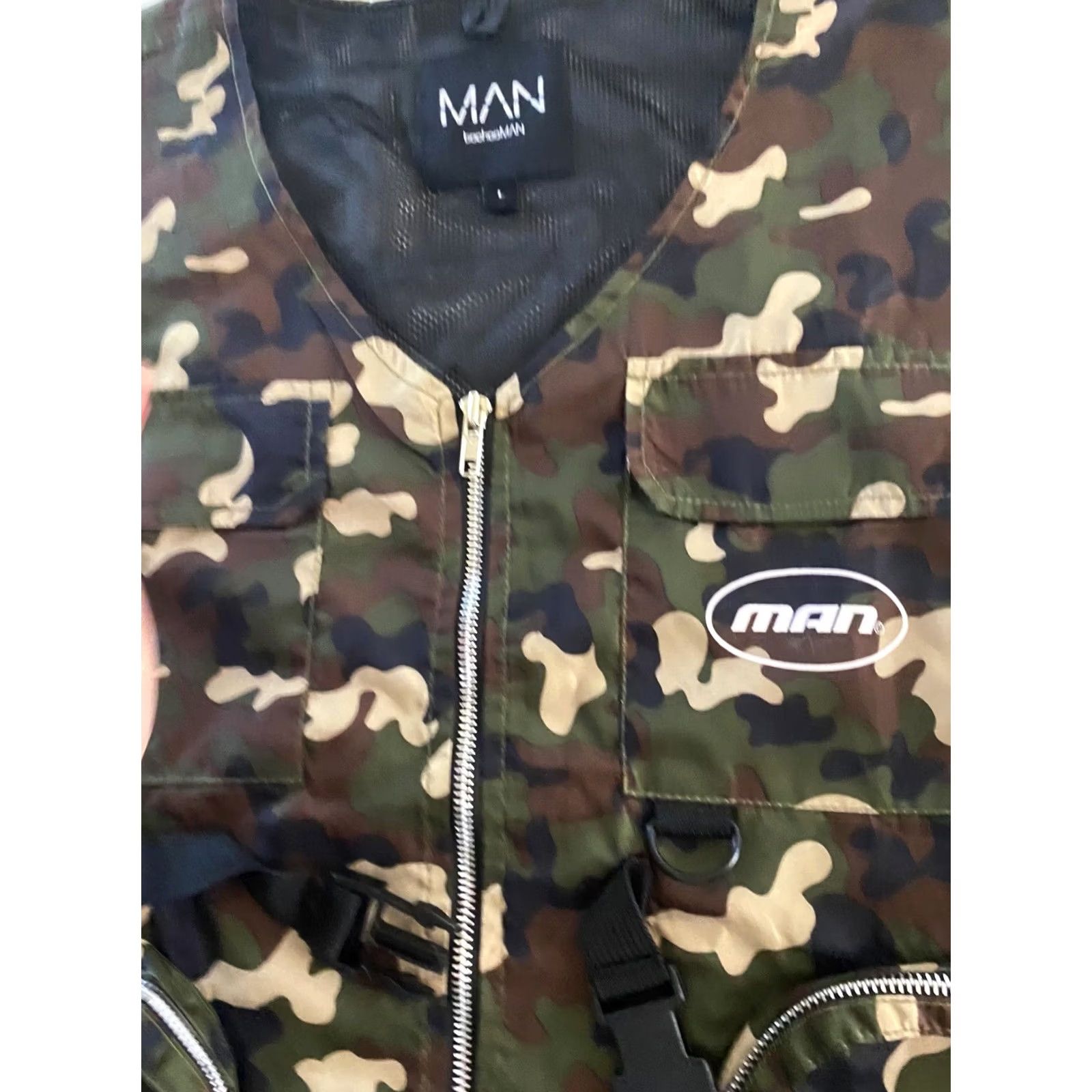 Boohoo Boohoo Man Caoflage Zippered VEST Large L Mens Vest Multicolor 90s Style Size US L / EU 52-54 / 3 - 4 Thumbnail