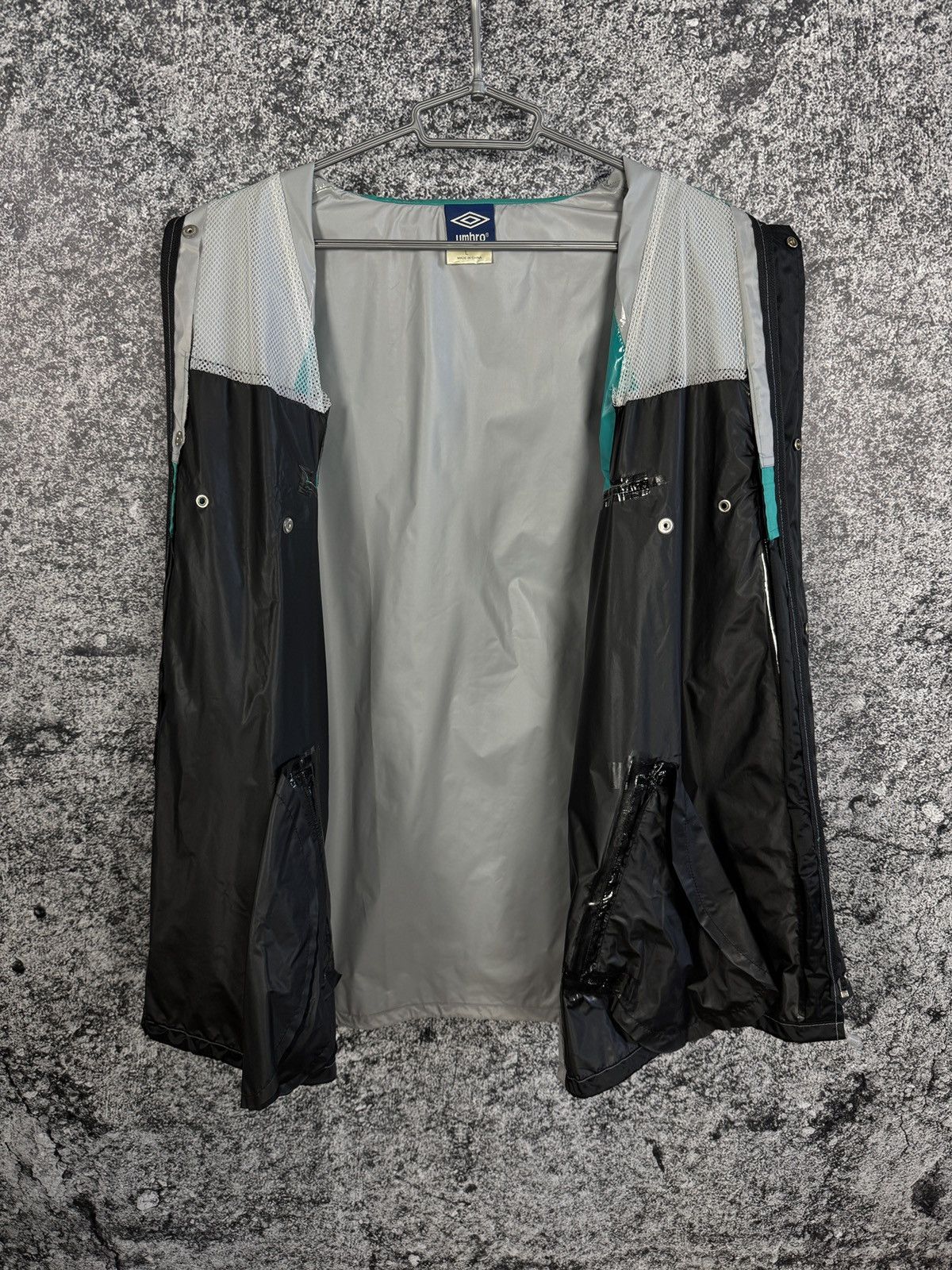Umbro UMBRO Vintage Nylon Jacket Windbreaker Retro 90s Size L Size US L / EU 52-54 / 3 - 7 Thumbnail