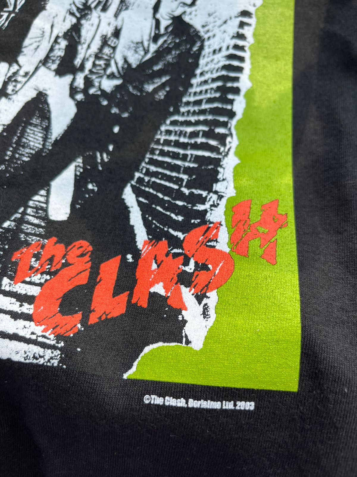 Band Tees vtg band tees the clash 2003 graphic tee tshirt Size US XL / EU 56 / 4 - 4 Thumbnail