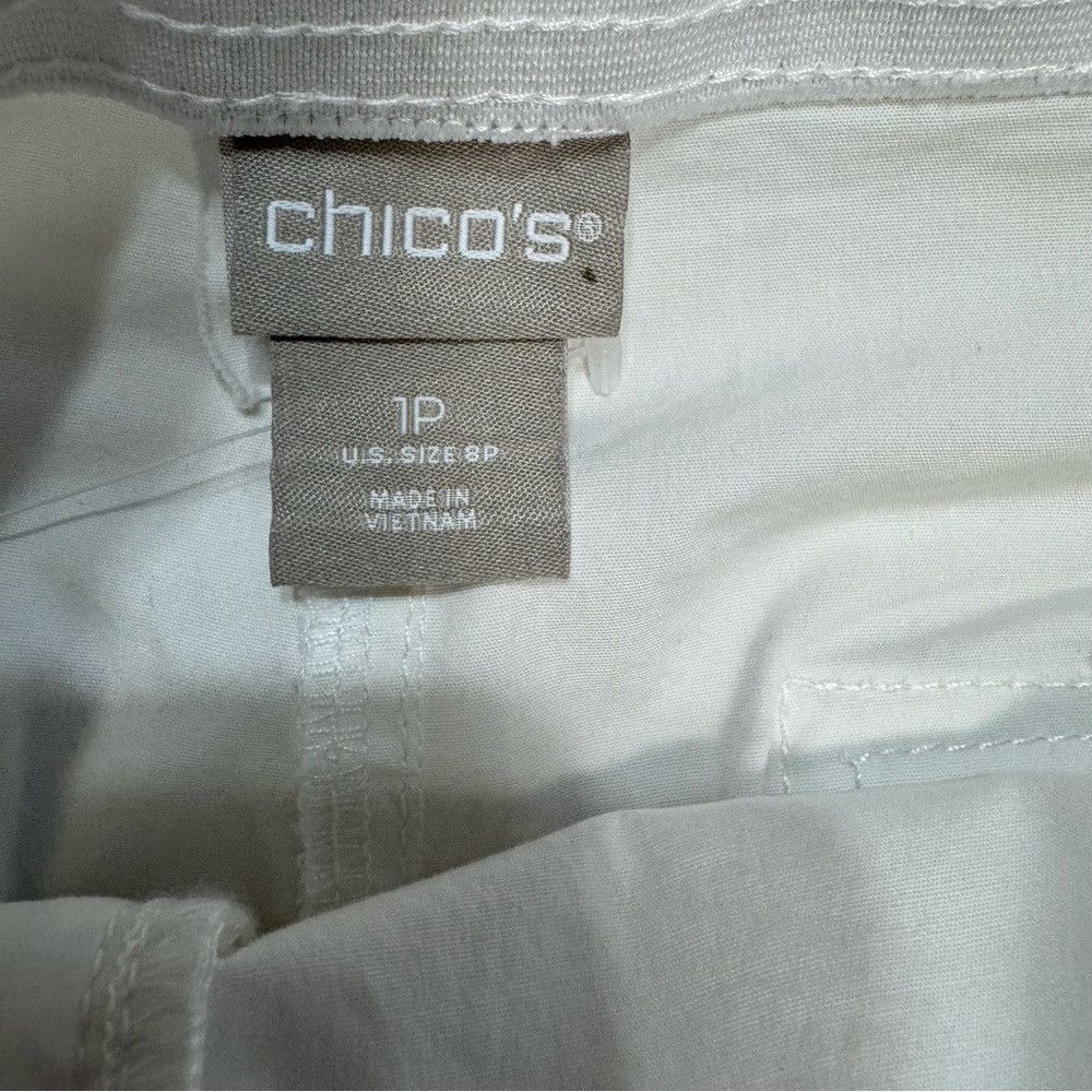 Chicos NWT New Chico's White Cool Cotton Shorts Size 1P US 8 Petit Size 30" / US 8 / IT 44 - 7 Thumbnail