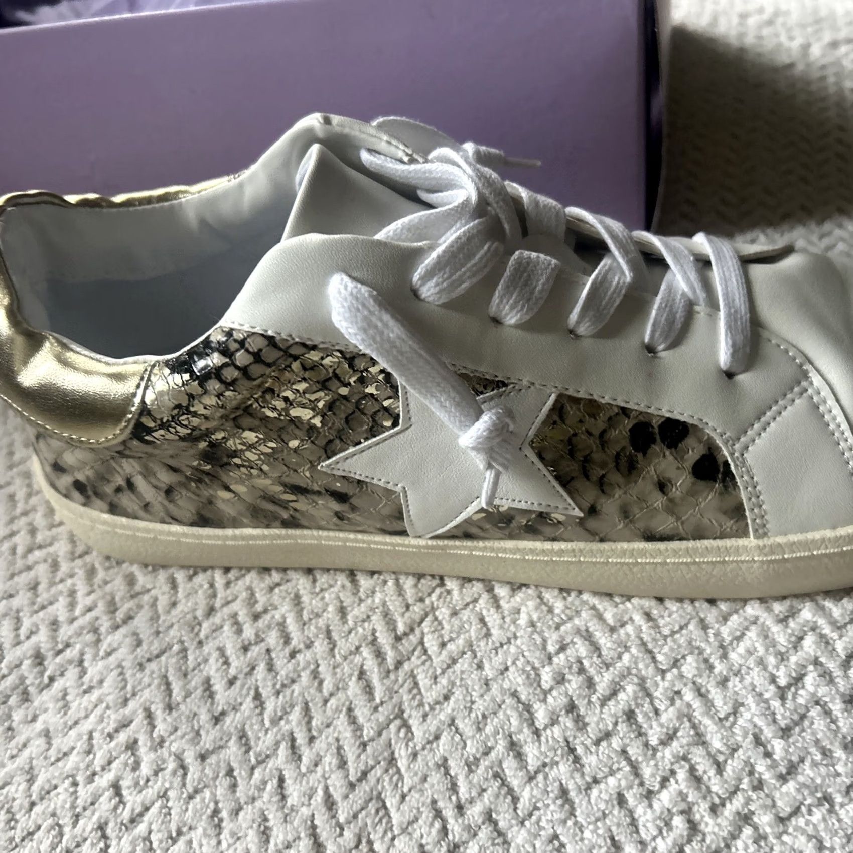 Steve Madden VINTAGE Steve Madden Larrrk White Gold Snake Leather Lace Up Sneakers Size 10 Brand New Size US 10 / IT 40 - 3 Thumbnail