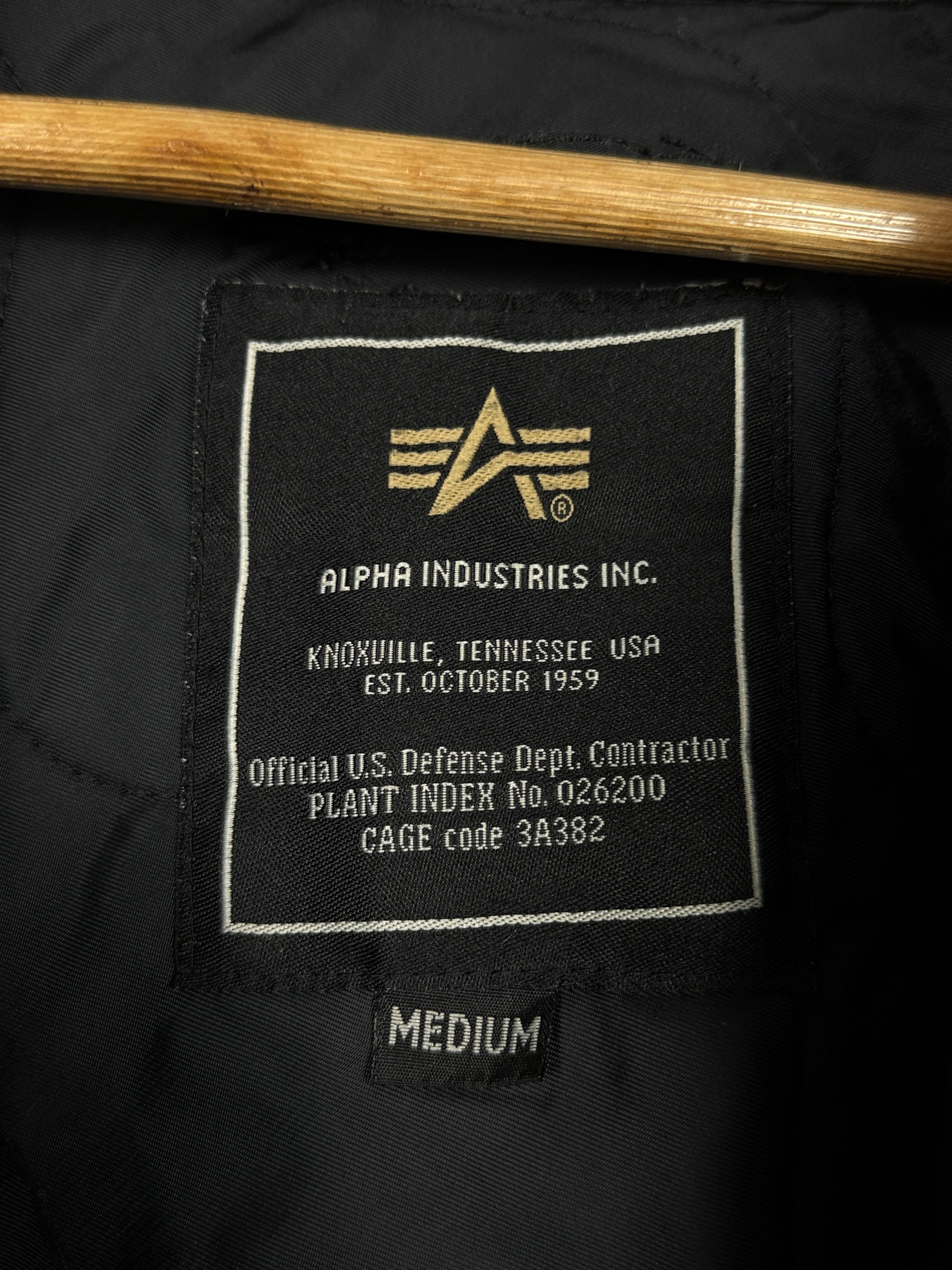 Alpha Industries Alpha Industries black bomber jacket zip-up insulated Size US M / EU 48-50 / 2 - 7 Thumbnail