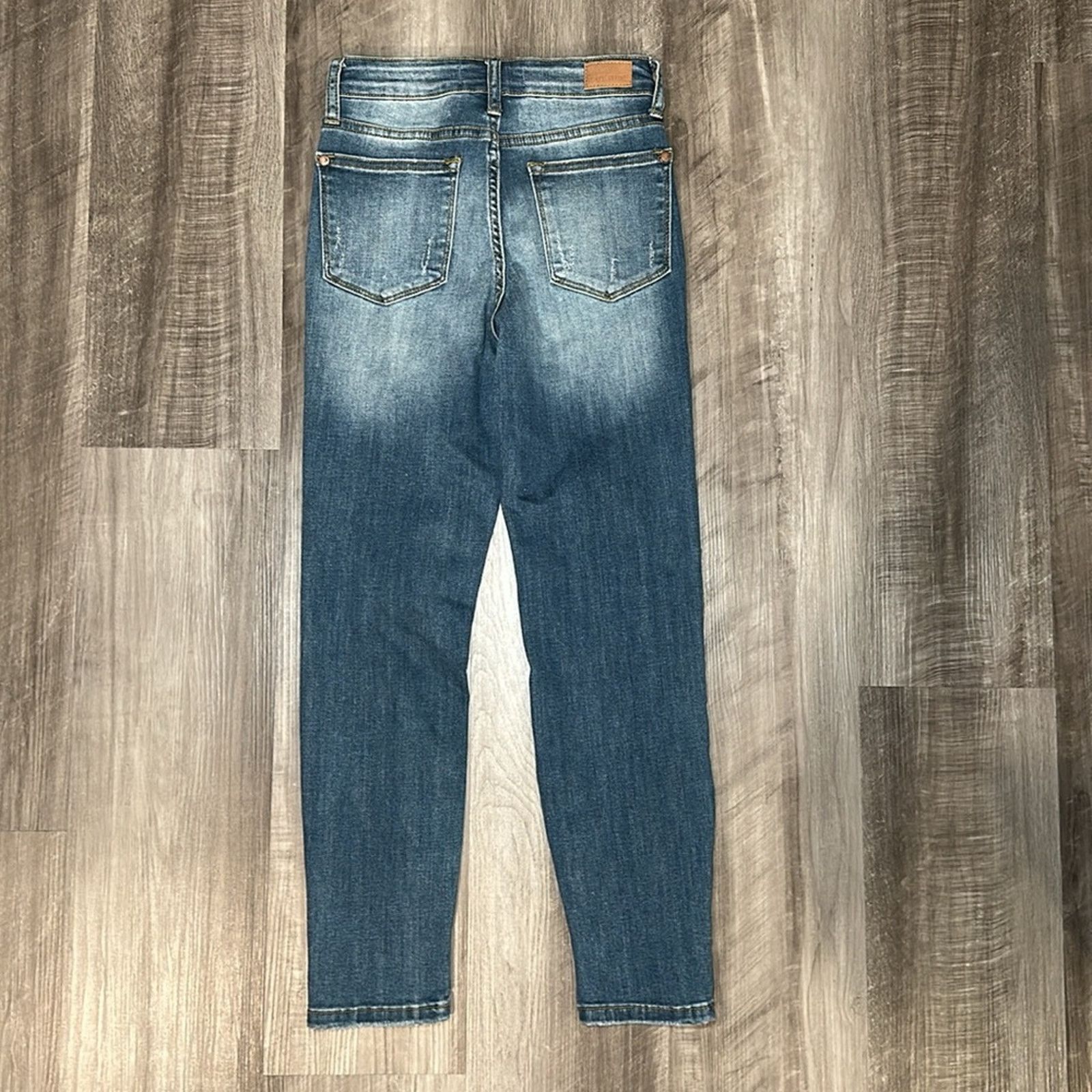 Judy Blue Judy Blue Relaxed Fit Distressed Ankle Jeans (NWOT) - 25 Size 25" / US 0 / IT 36 - 2 Thumbnail