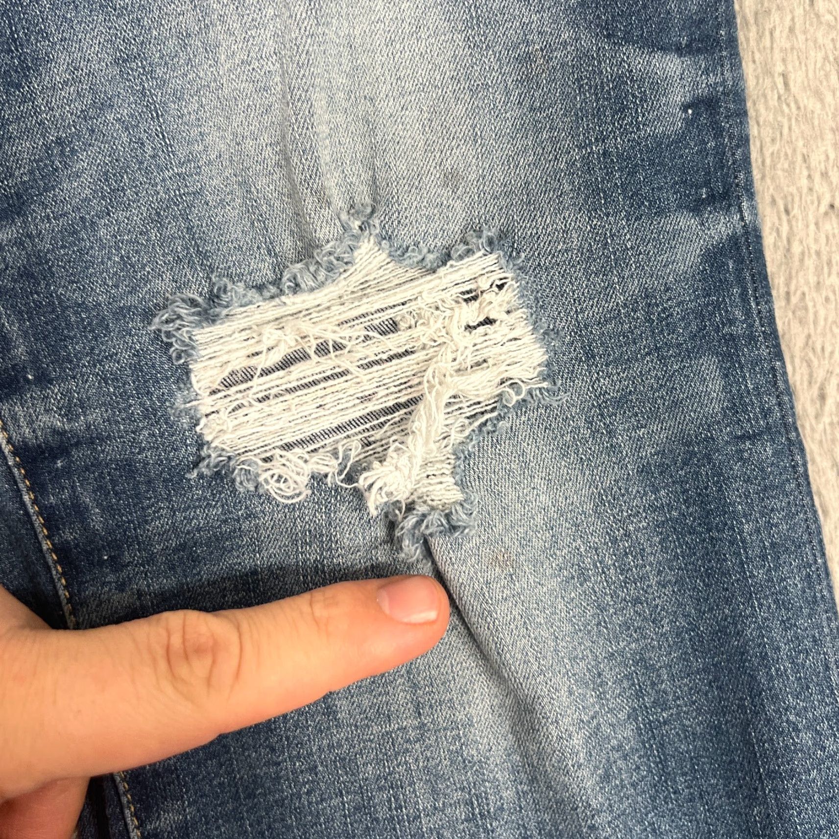 American Eagle Outfitters American Eagle Jeans Mens 32X30 Blue Distressed Actual Slim Flex 4 Size US 32 / EU 48 - 2 Thumbnail