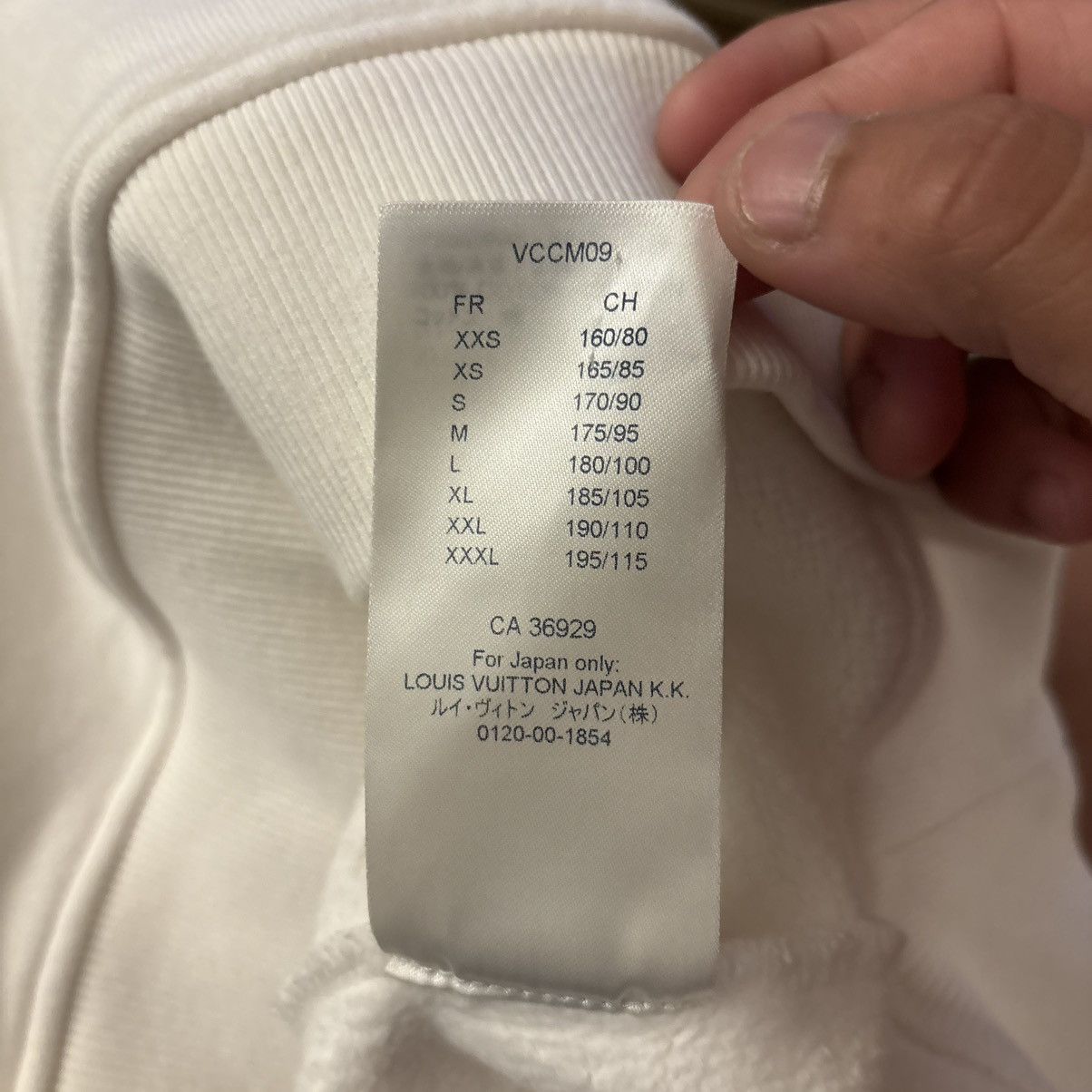 Louis Vuitton LV Louis Vuitton 3D Pocket White Hoodie Size Medium Size US M / EU 48-50 / 2 - 9 Thumbnail