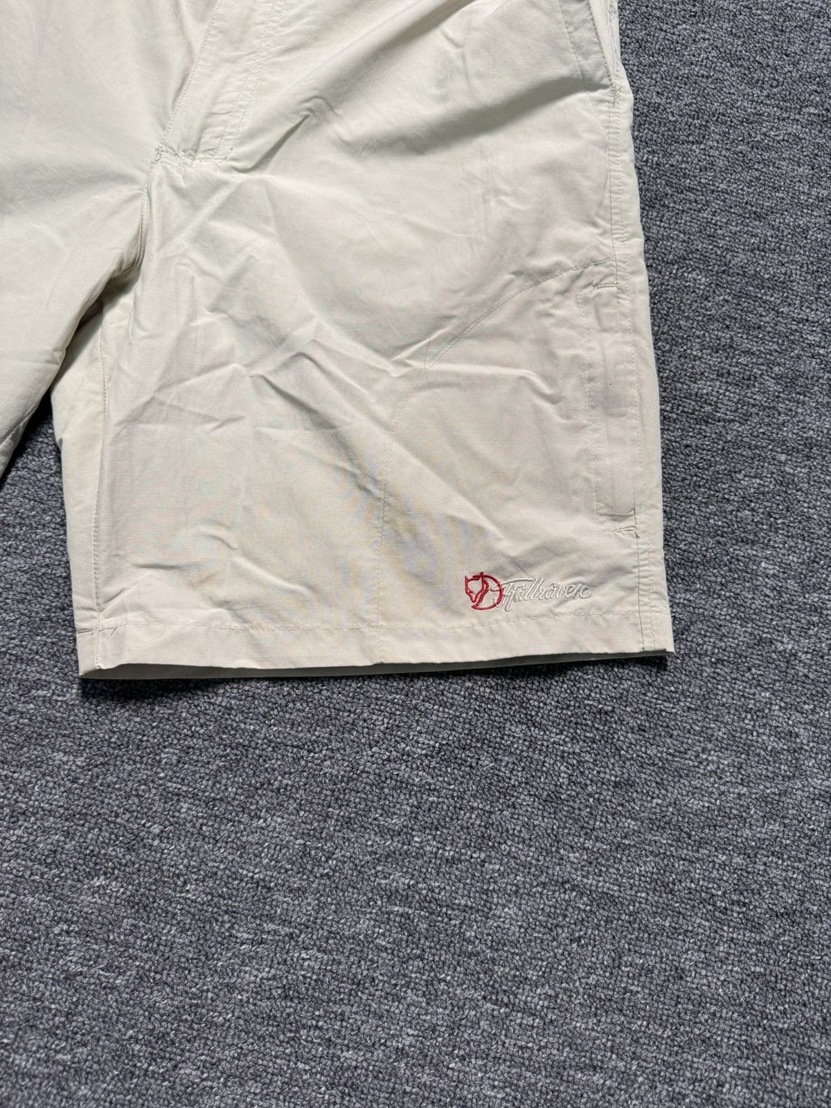 Fjallraven Vintage Fjällräven Cargo Shorts Beige Size 42 US 32 Size US 32 / EU 48 - 2 Thumbnail