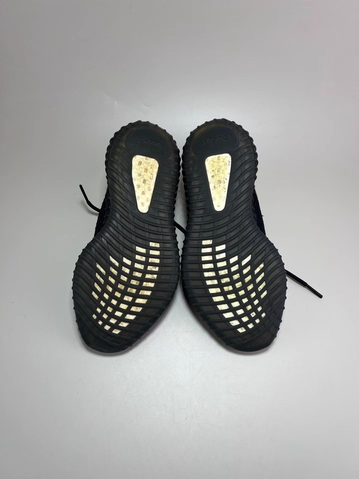 Yeezy YEEZY 350 V2 Black Red Sneakers Size US 11.5 / EU 44-45 - 6 Thumbnail
